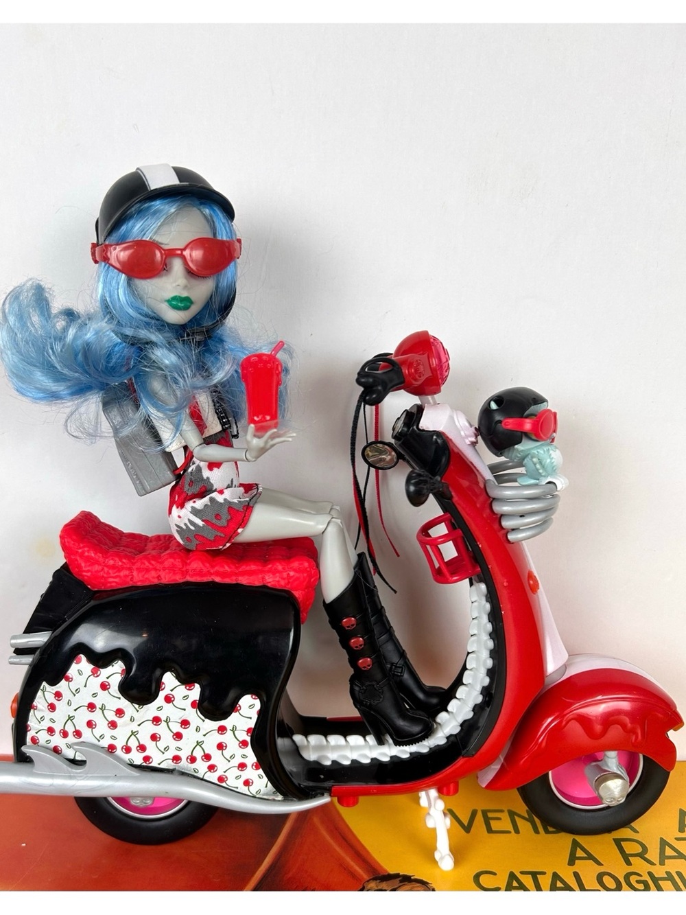 Monster High Ghoulia Yelps Doll with Scooter and Pet Owl